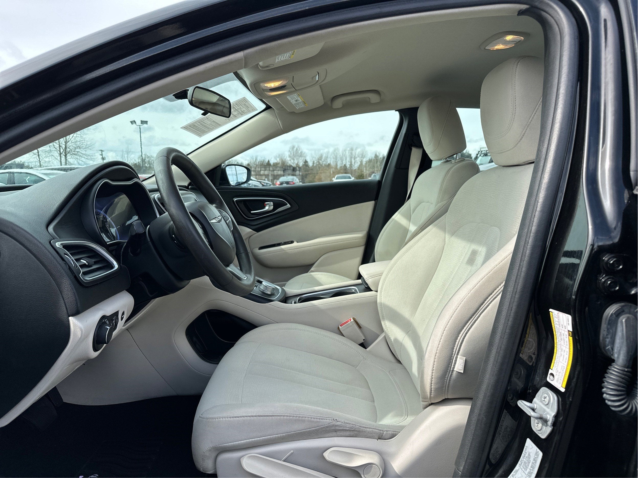 2016 Chrysler 200 LX