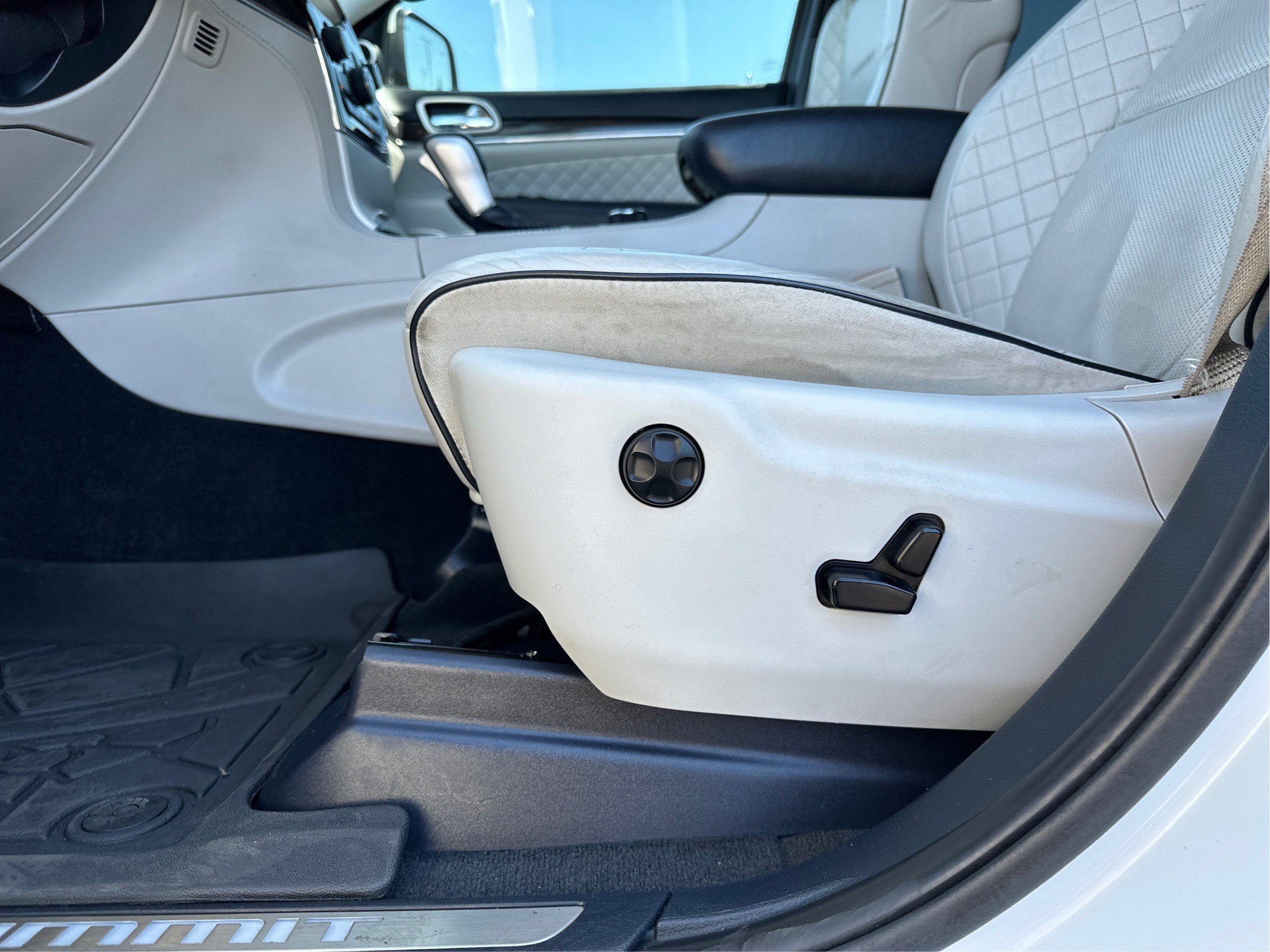 2020 Jeep Grand Cherokee Summit