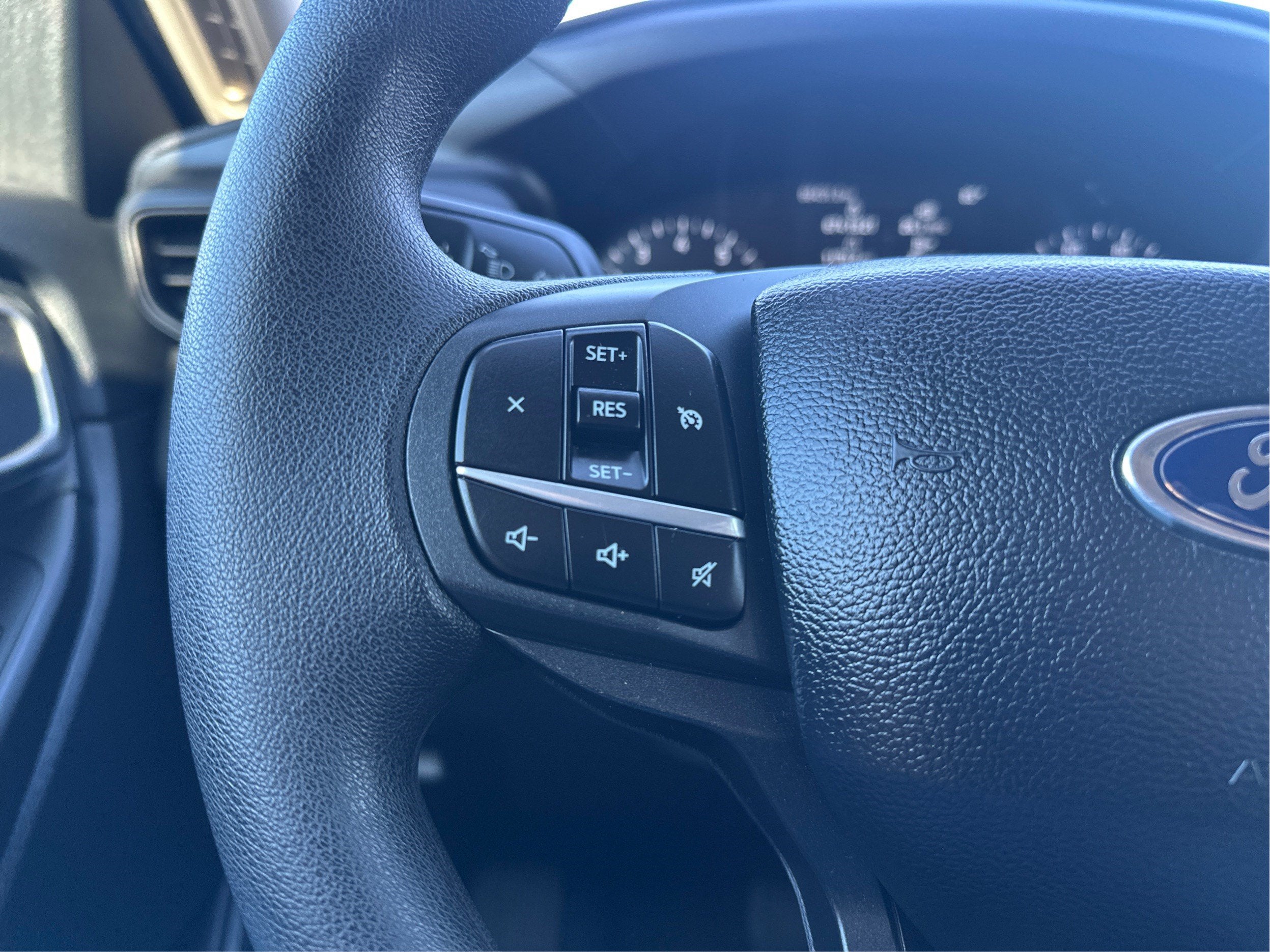 2023 Ford Explorer Base