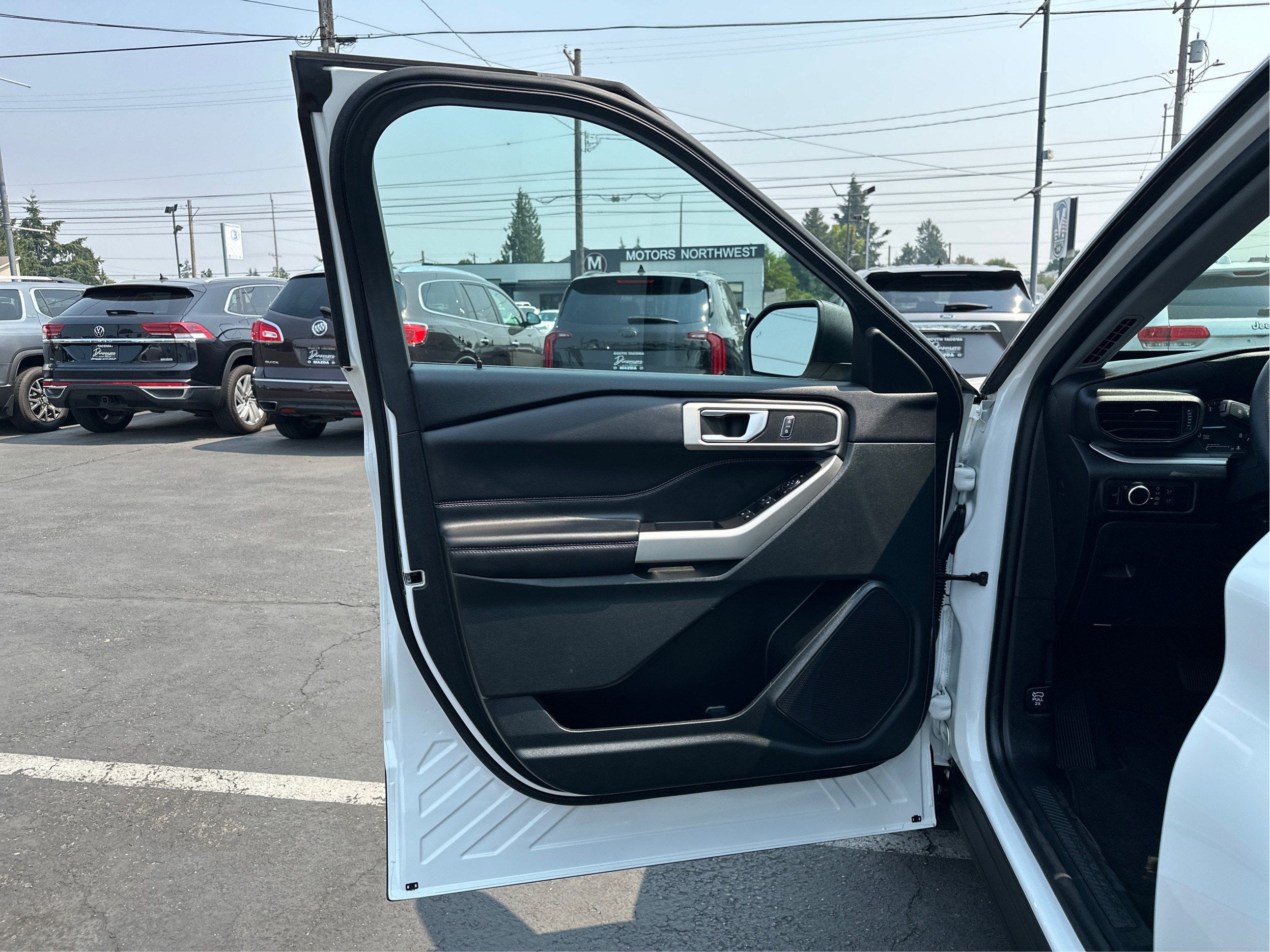 2023 Ford Explorer XLT 4WD