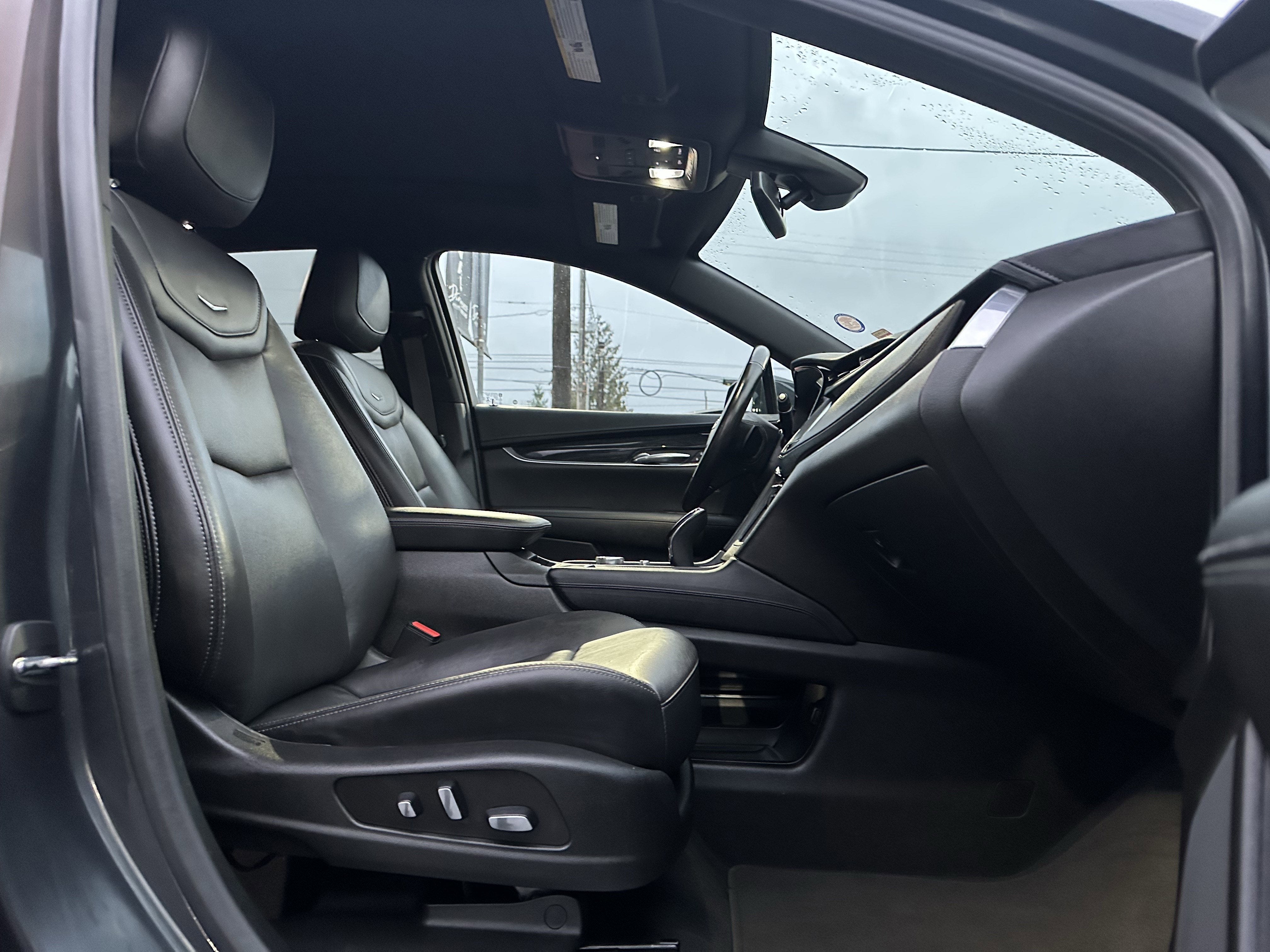 2022 Cadillac XT5 AWD Premium Luxury