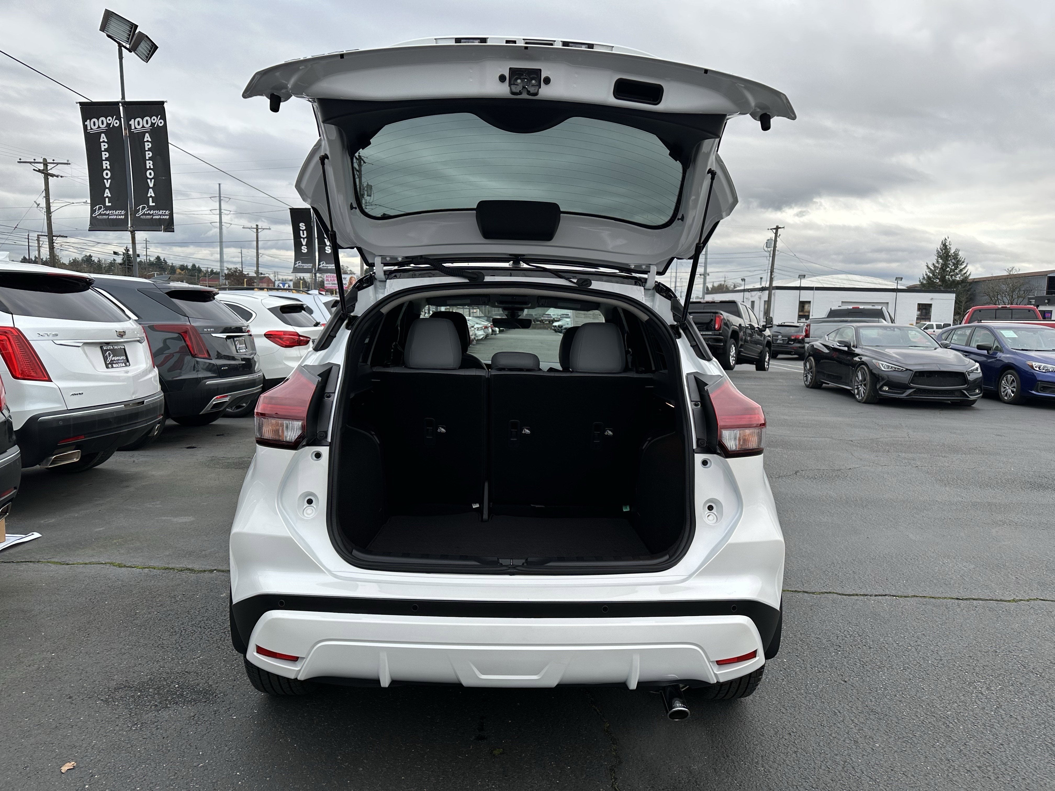 2023 Nissan Kicks SR