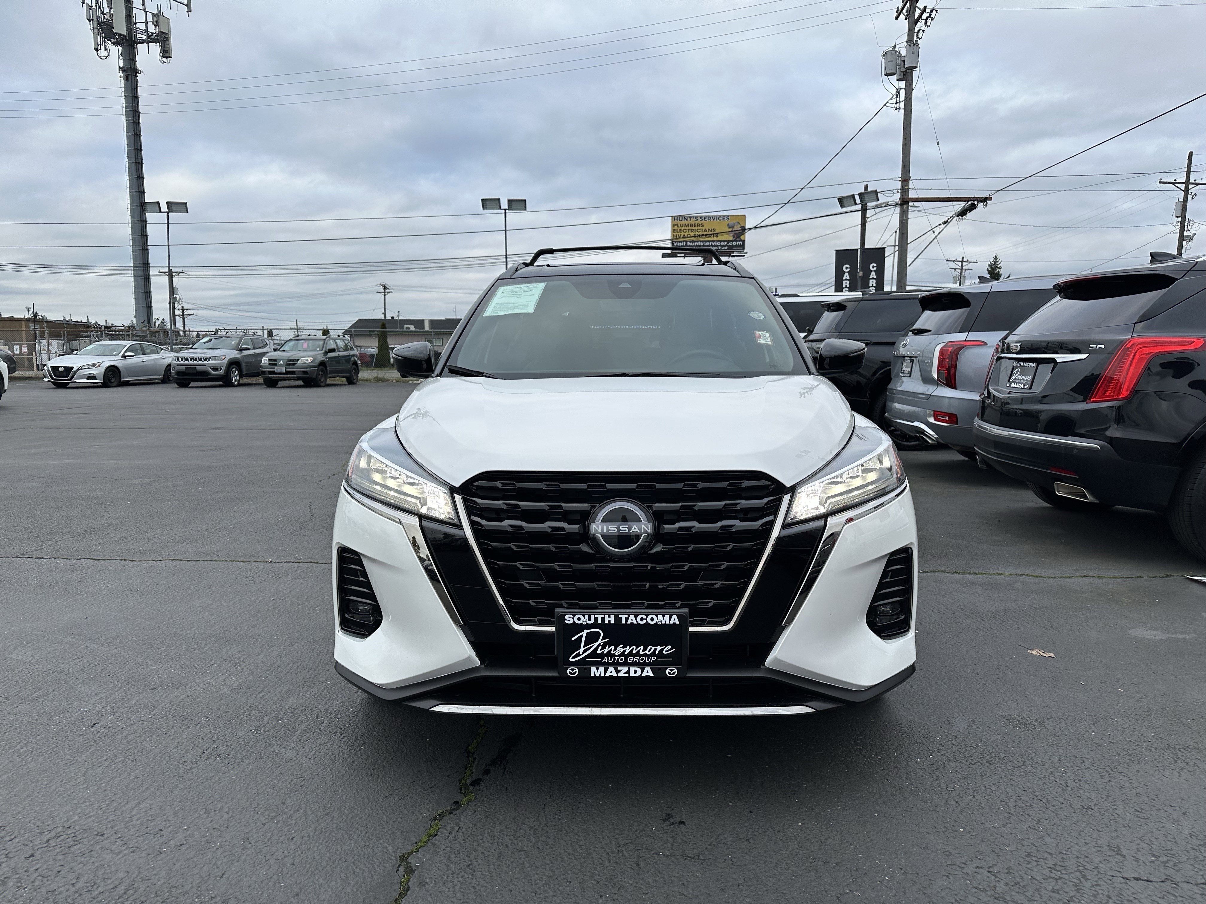 2023 Nissan Kicks SR