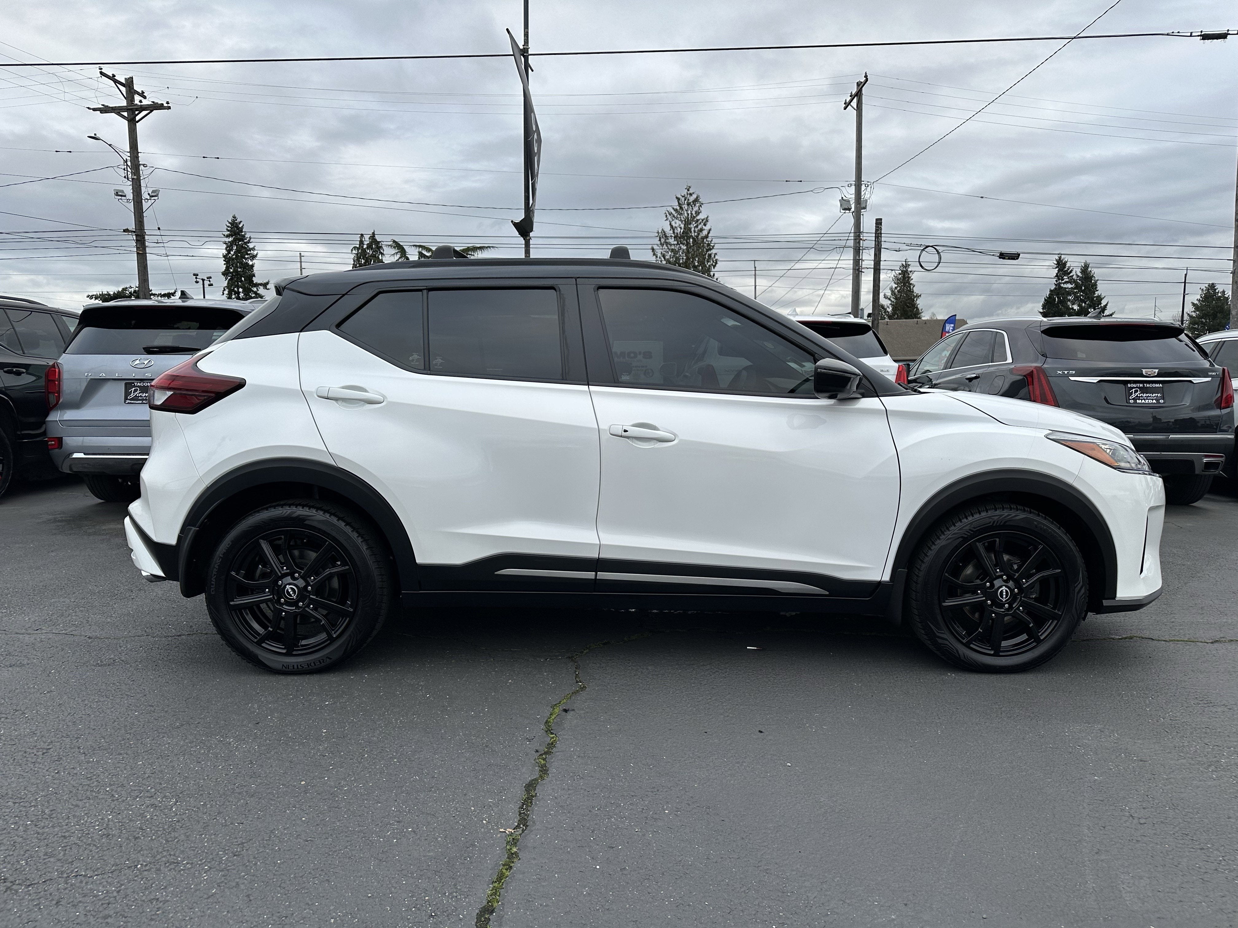 2023 Nissan Kicks SR