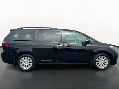 2017 Toyota Sienna XLE