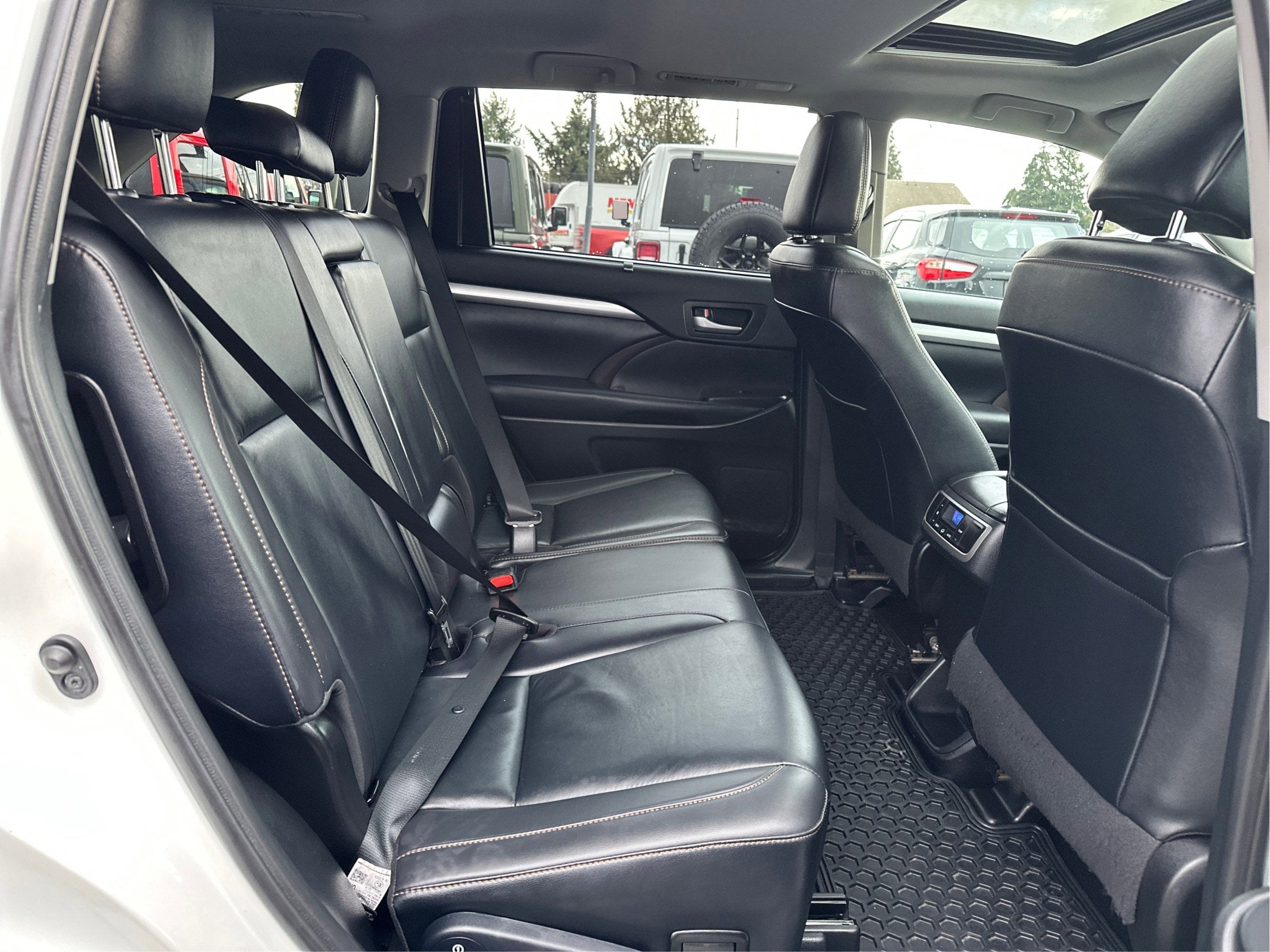 2019 Toyota Highlander Base