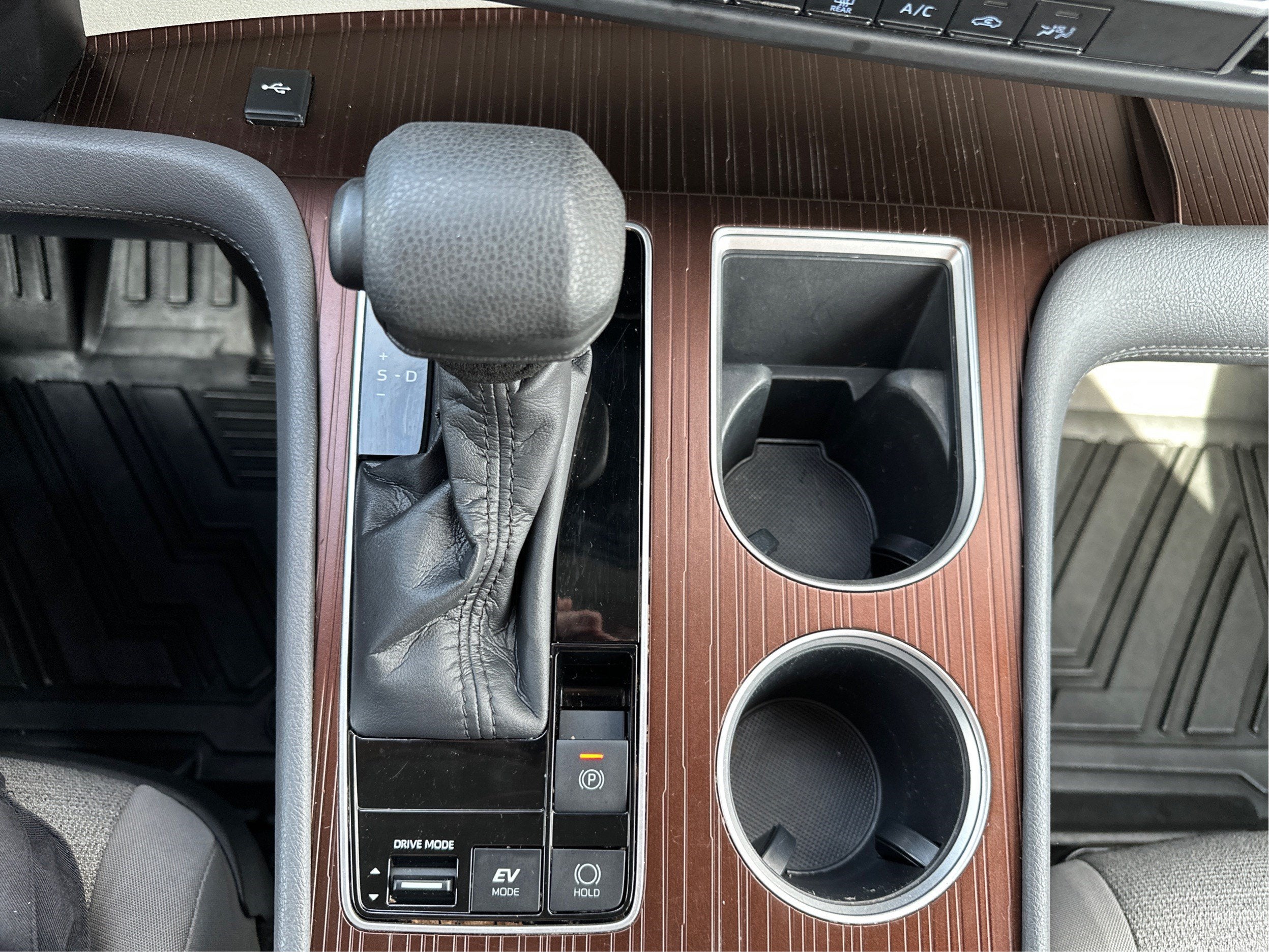 2022 Toyota Sienna LE