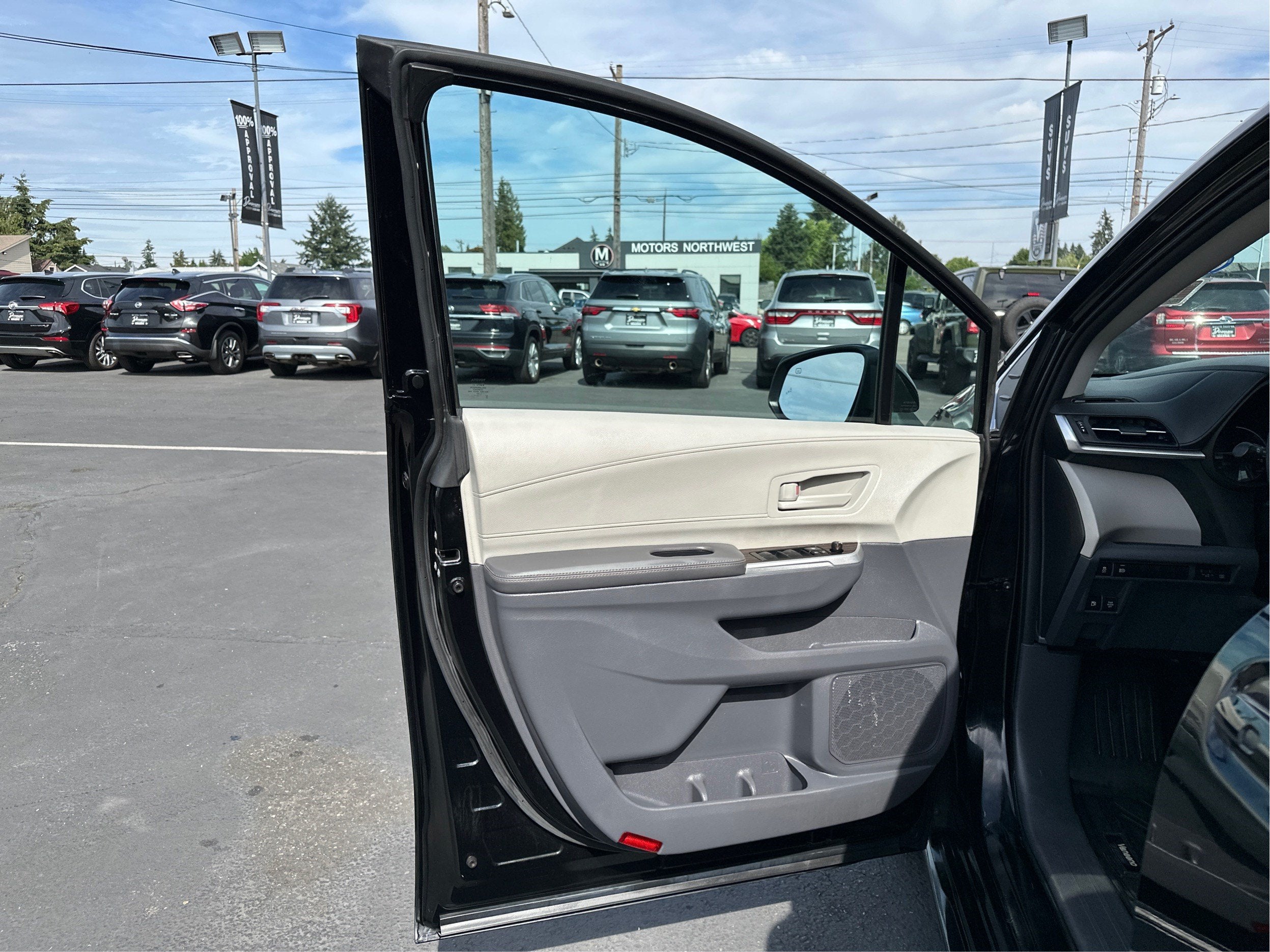 2022 Toyota Sienna LE