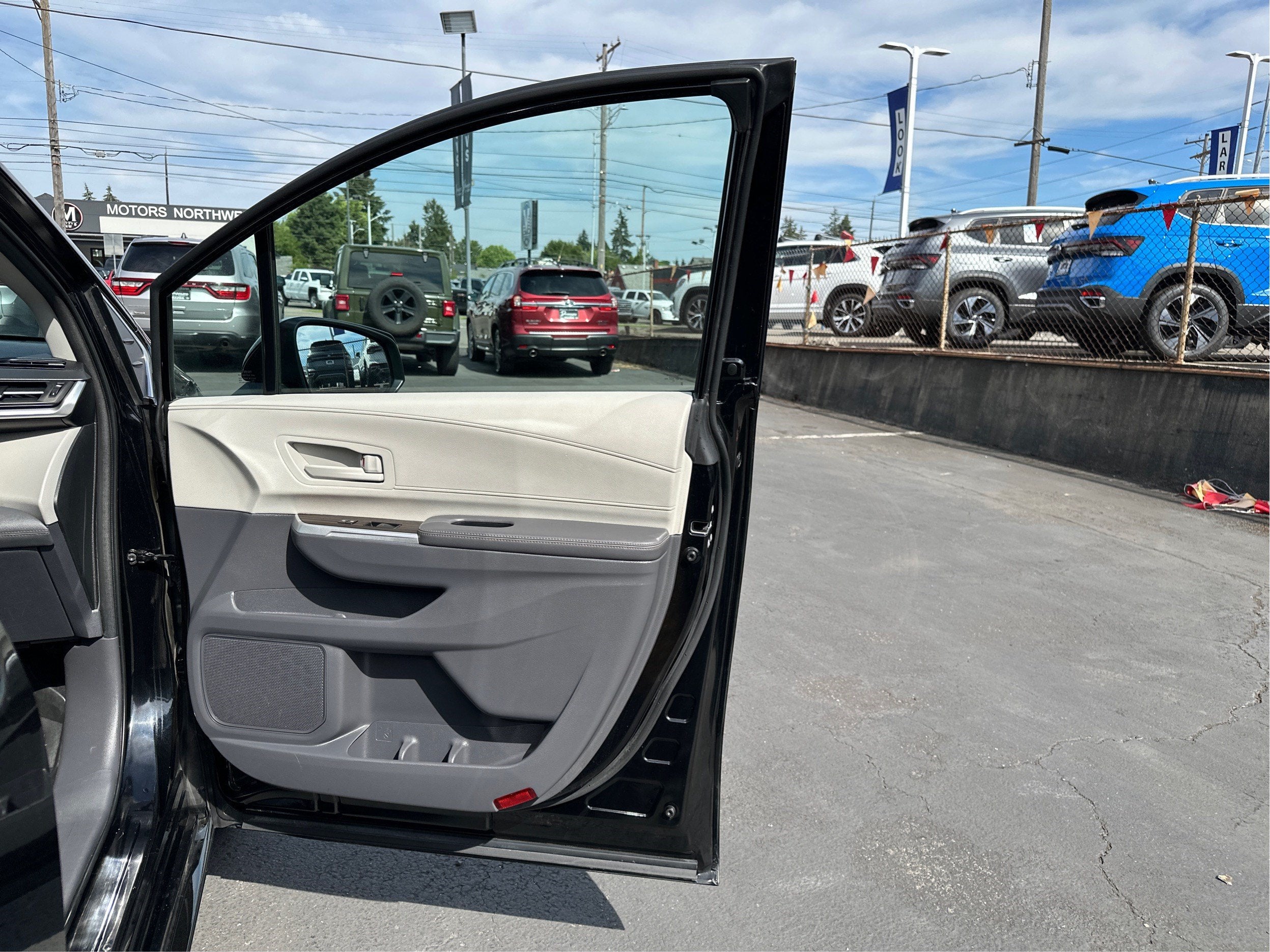 2022 Toyota Sienna LE