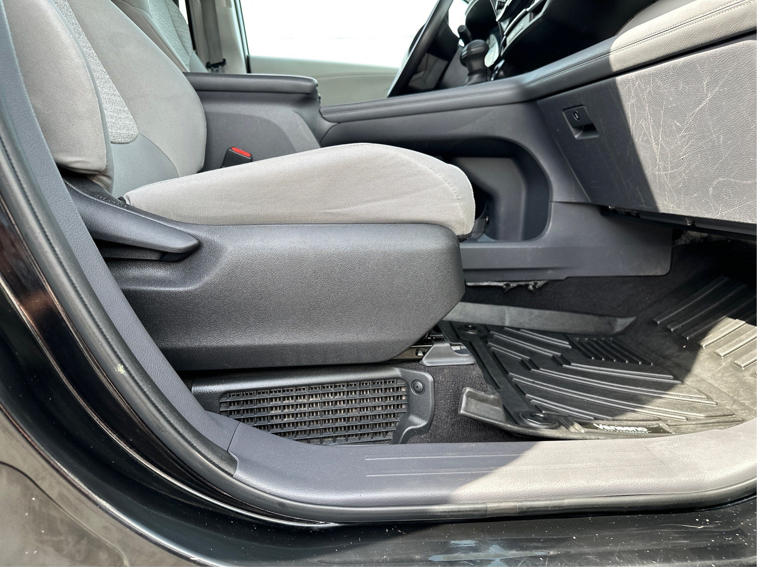 2022 Toyota Sienna LE