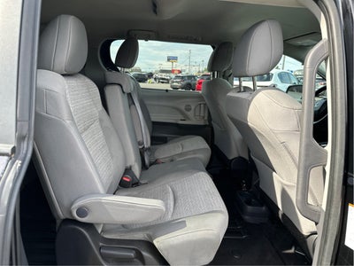 2022 Toyota Sienna LE