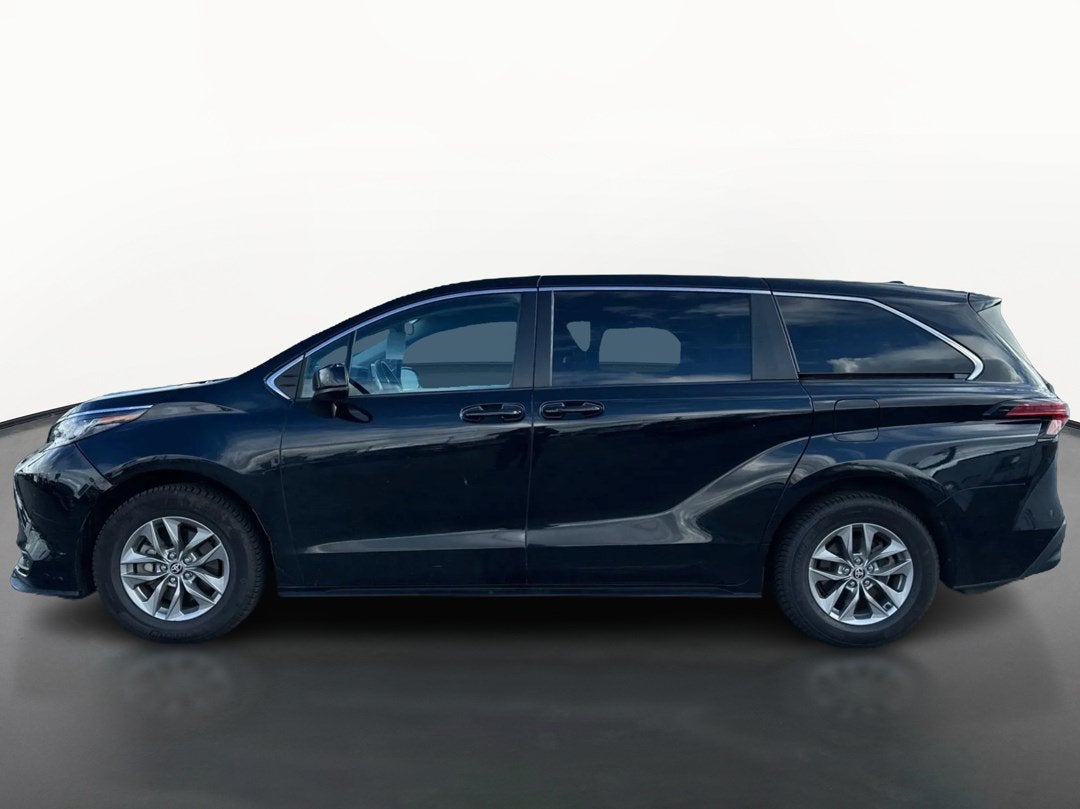 2022 Toyota Sienna LE