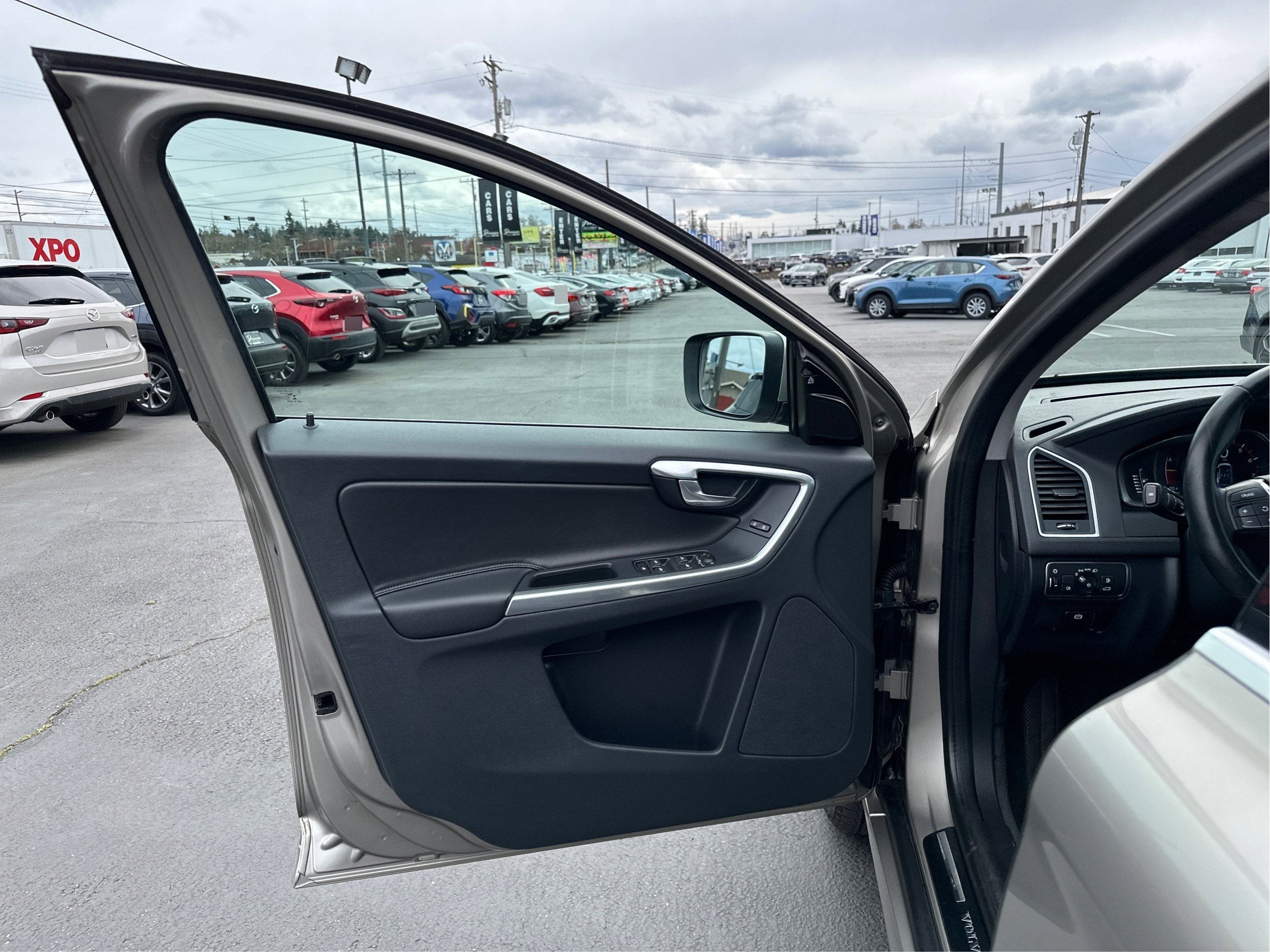 2016 Volvo XC60 T6 Drive-E